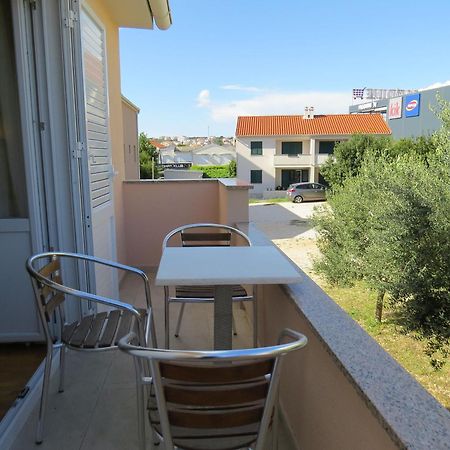 Apartment And Rooms Amenka Новаля Екстериор снимка