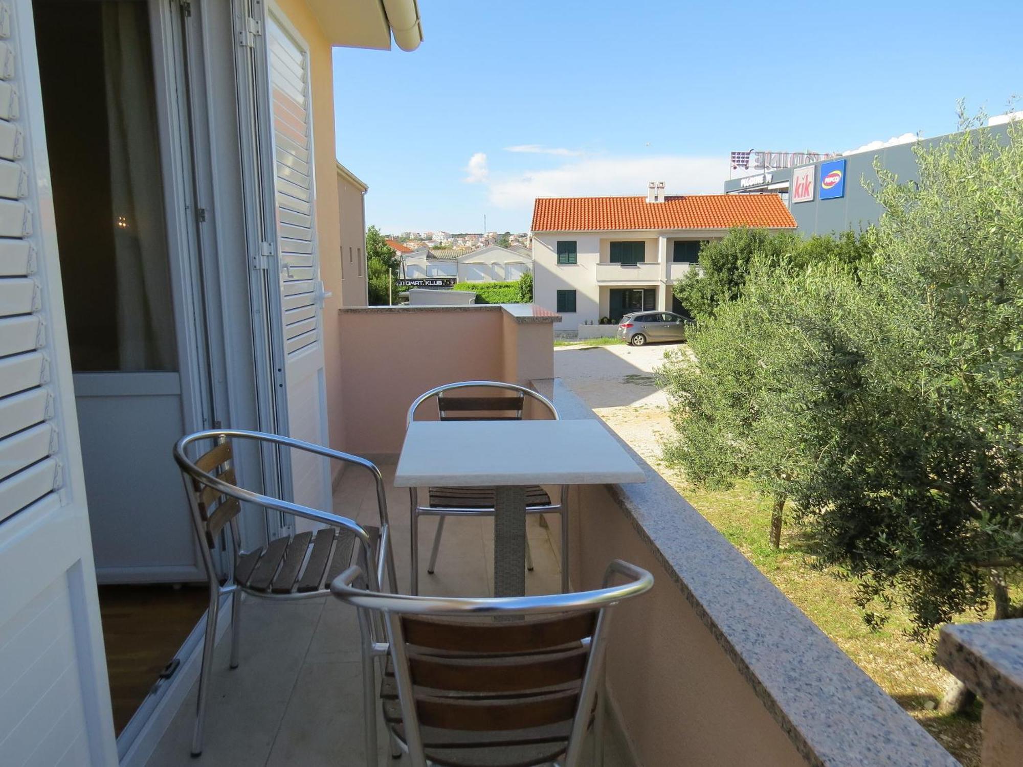 Apartment And Rooms Amenka Новаля Екстериор снимка