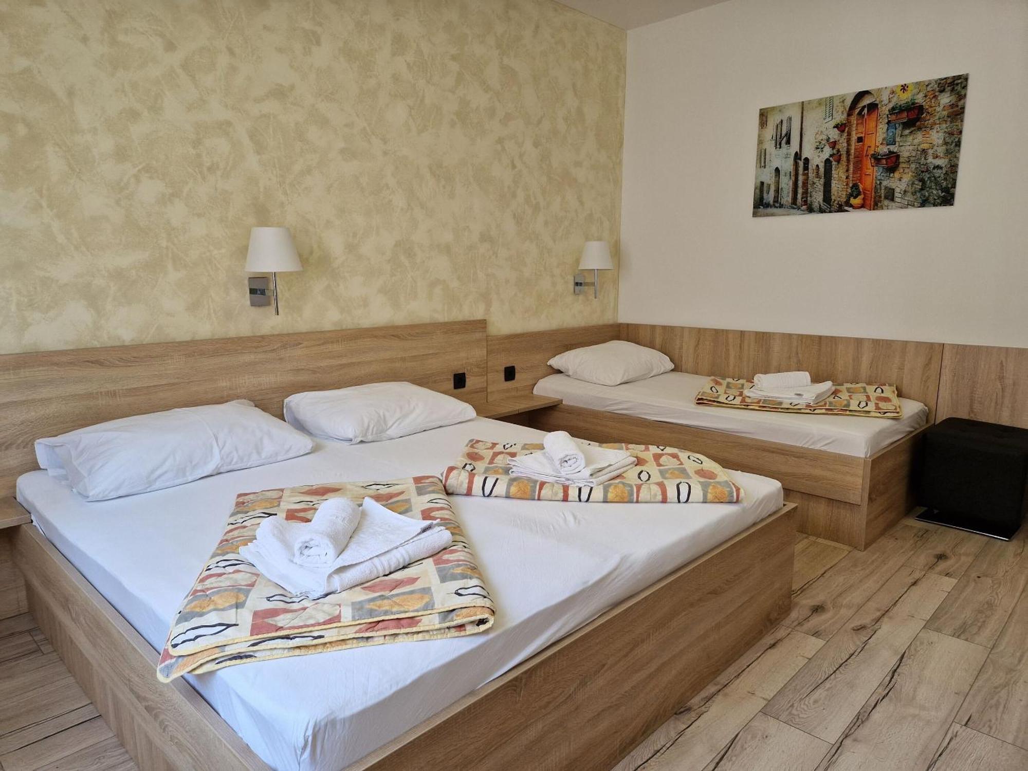 Apartment And Rooms Amenka Новаля Екстериор снимка