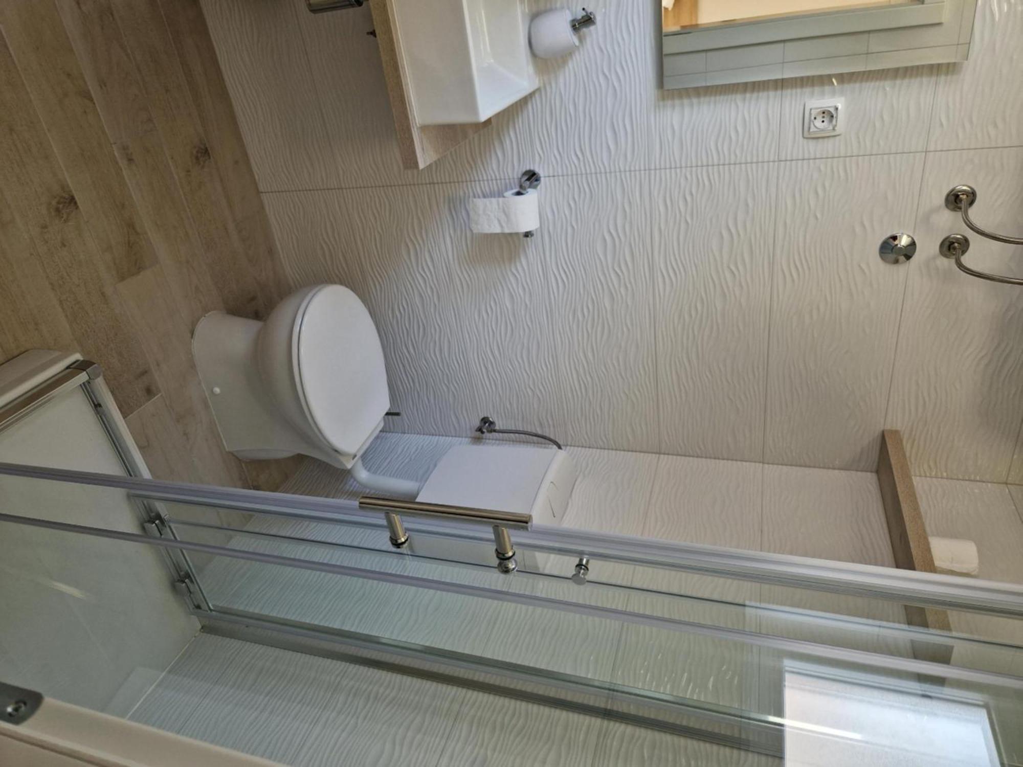 Apartment And Rooms Amenka Новаля Екстериор снимка