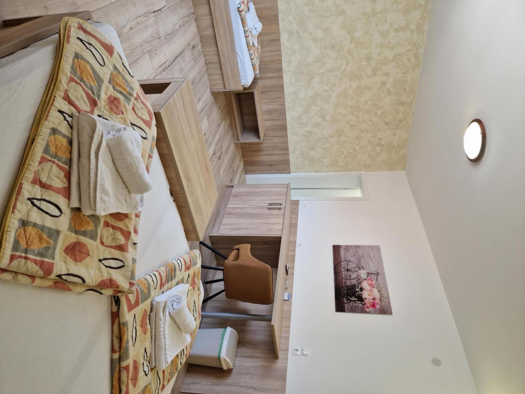 Apartment And Rooms Amenka Новаля Екстериор снимка