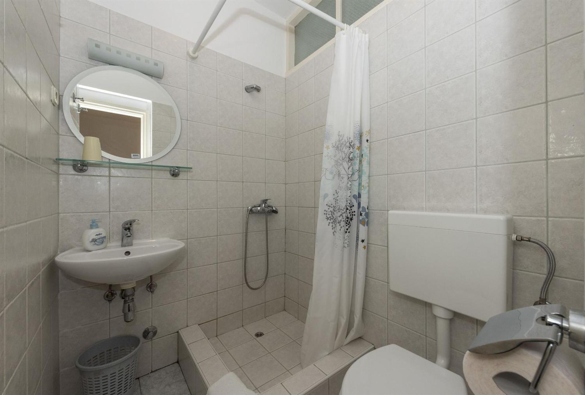 Apartment And Rooms Amenka Новаля Екстериор снимка