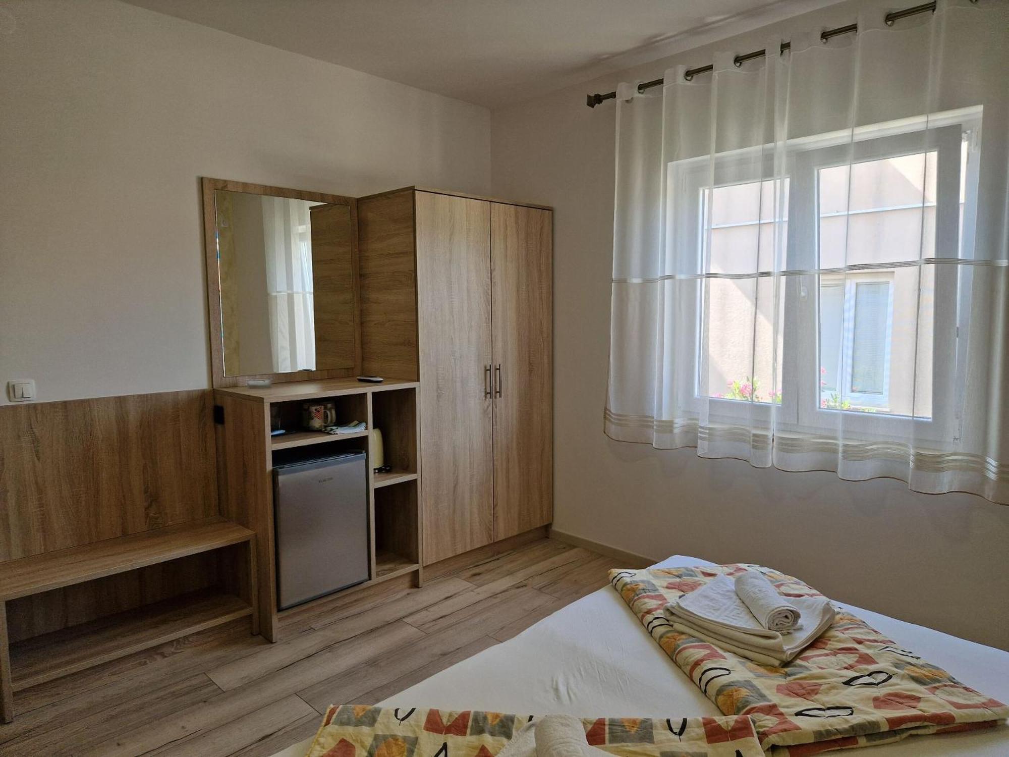 Apartment And Rooms Amenka Новаля Екстериор снимка