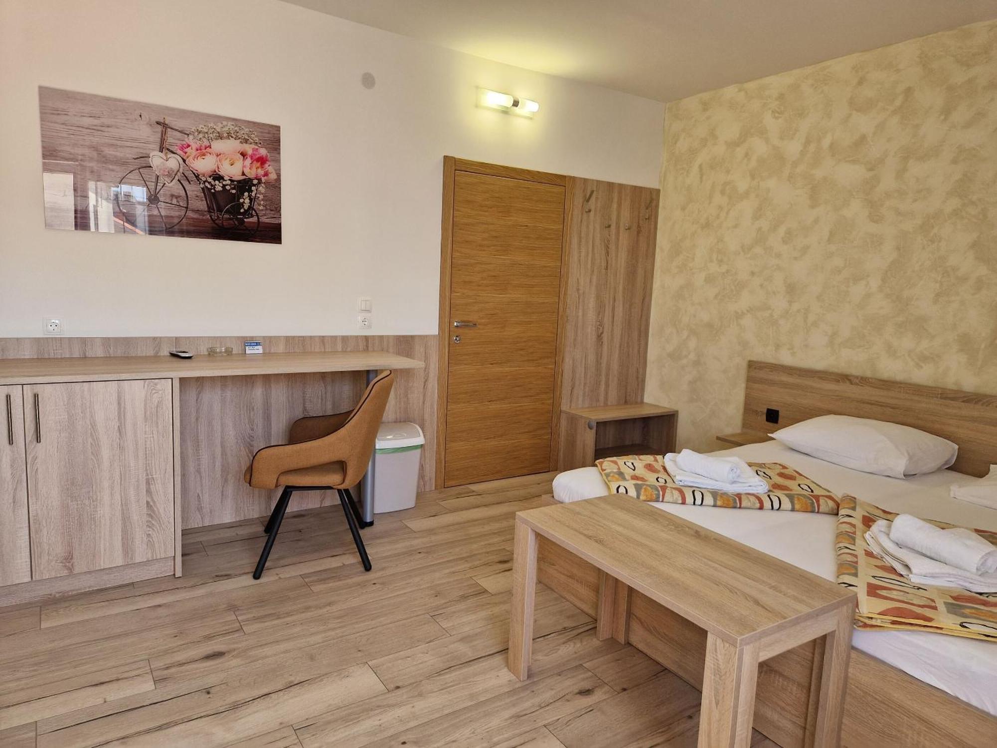 Apartment And Rooms Amenka Новаля Екстериор снимка