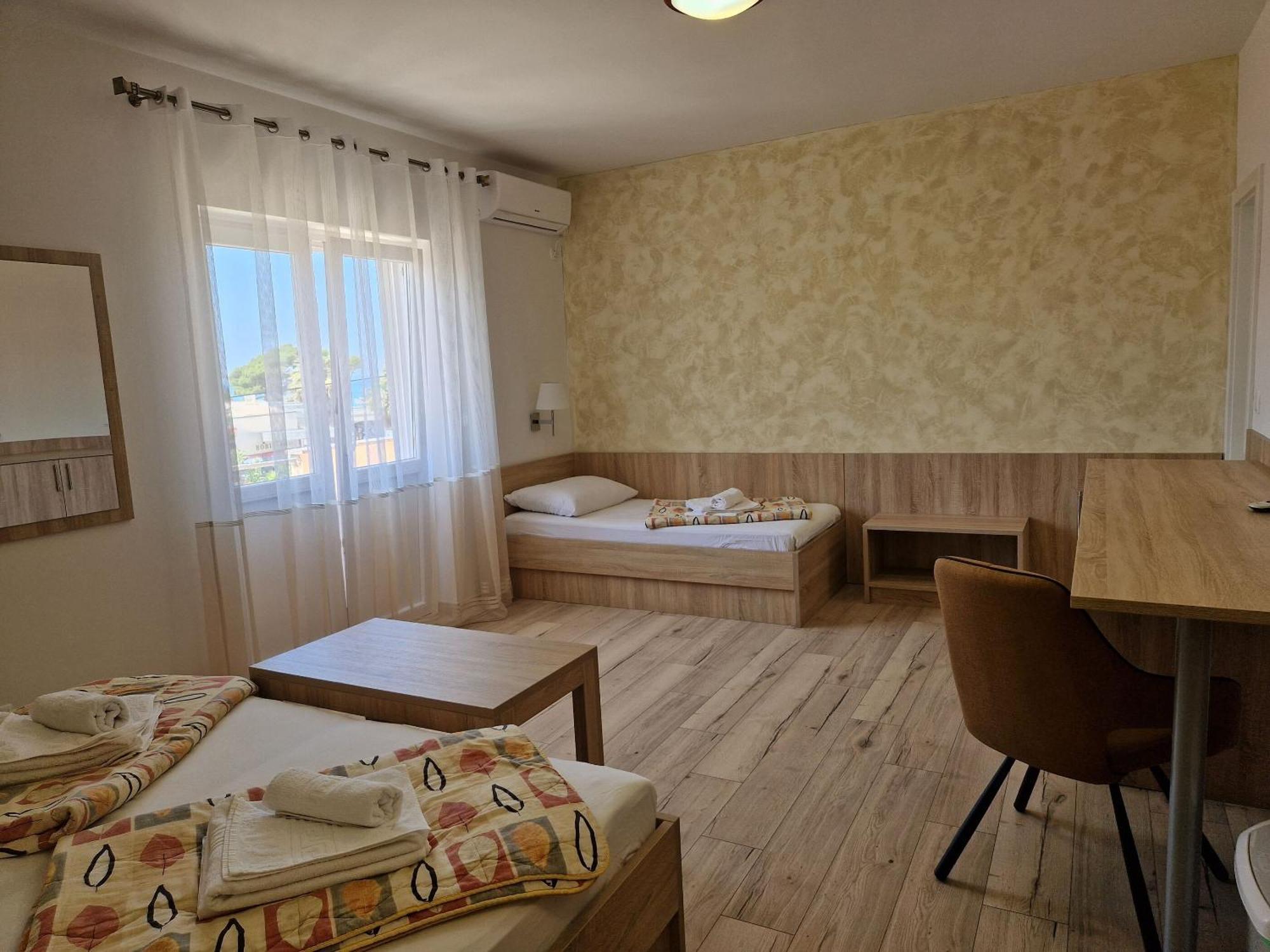 Apartment And Rooms Amenka Новаля Екстериор снимка