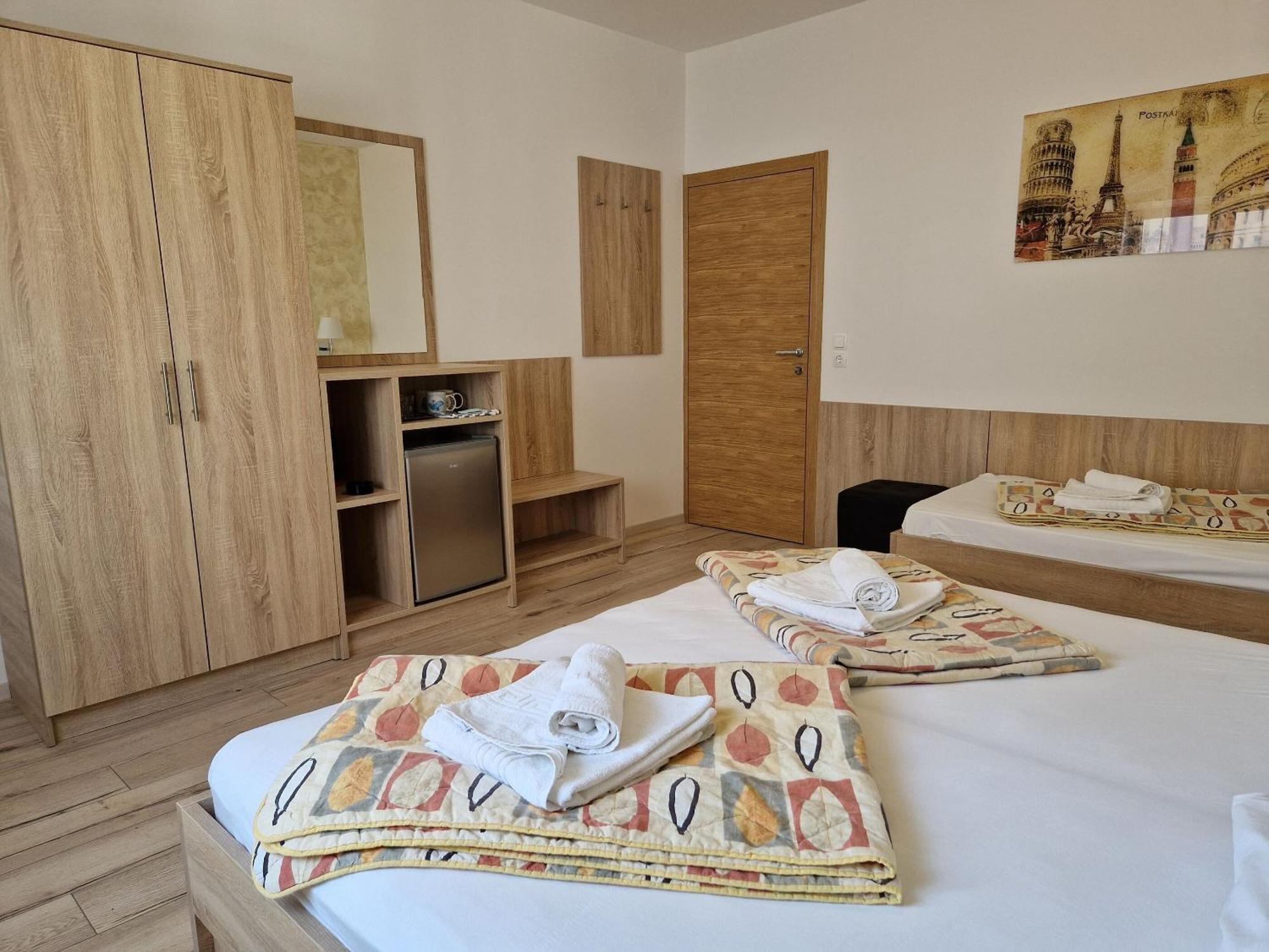 Apartment And Rooms Amenka Новаля Екстериор снимка