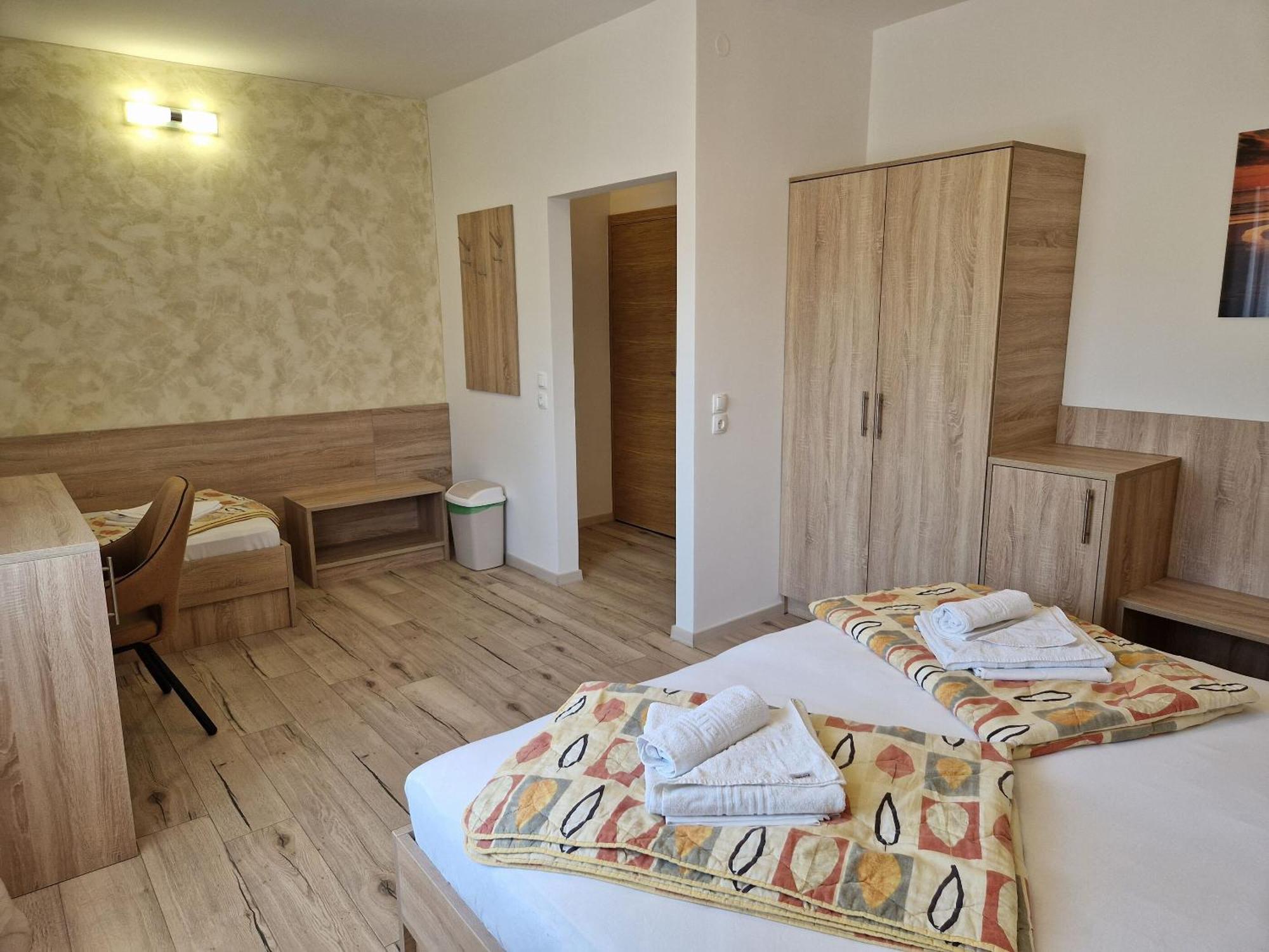 Apartment And Rooms Amenka Новаля Екстериор снимка