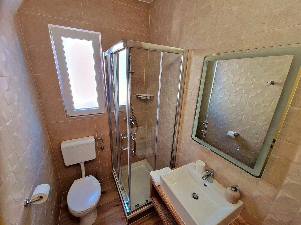 Apartment And Rooms Amenka Новаля Екстериор снимка