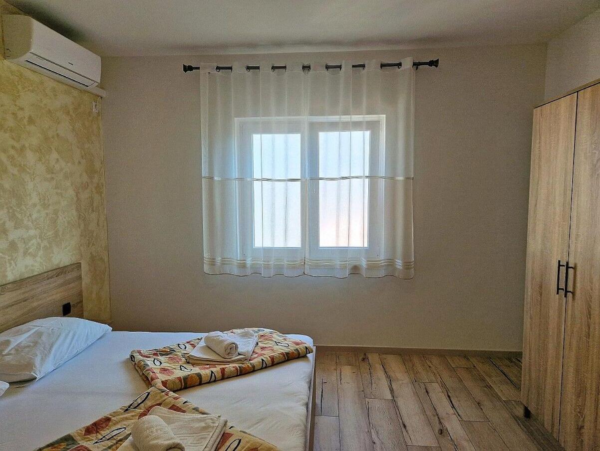 Apartment And Rooms Amenka Новаля Екстериор снимка