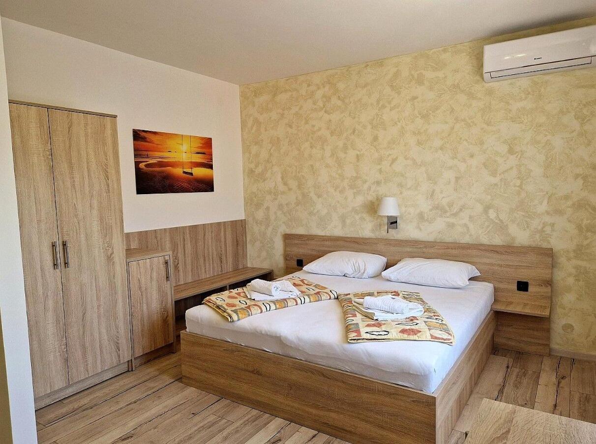 Apartment And Rooms Amenka Новаля Екстериор снимка