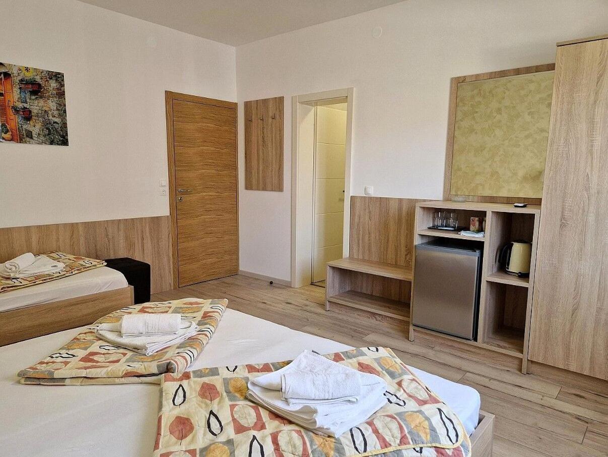 Apartment And Rooms Amenka Новаля Екстериор снимка