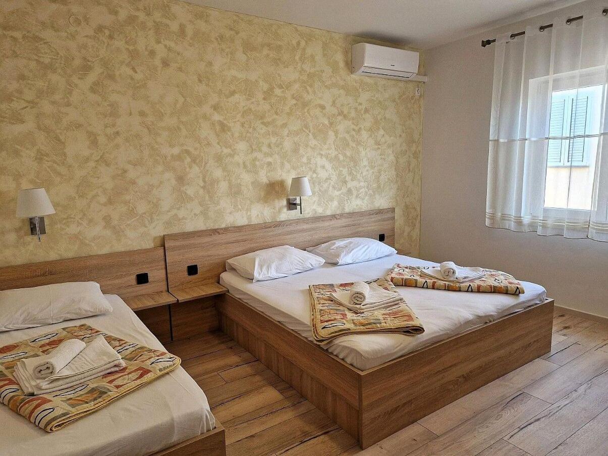 Apartment And Rooms Amenka Новаля Екстериор снимка