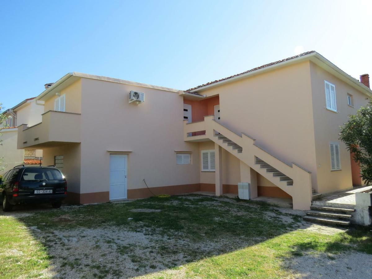 Apartment And Rooms Amenka Новаля Екстериор снимка