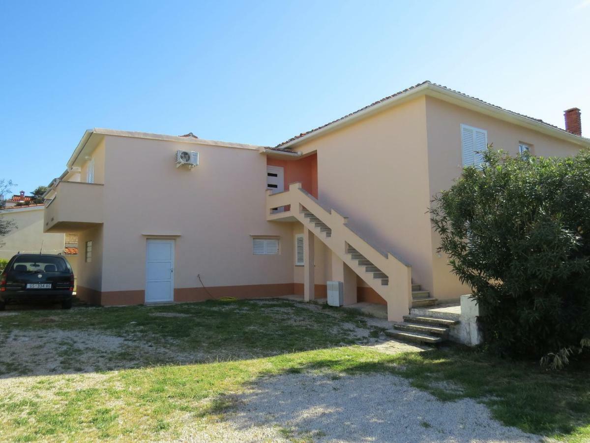 Apartment And Rooms Amenka Новаля Екстериор снимка